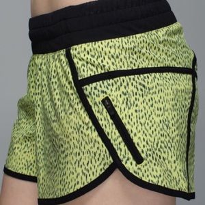 Lululemon Tracker Short Dottie Dash Clarity Yellow Black Size 6
